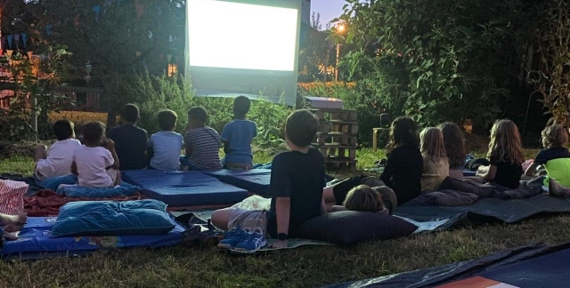 Symbolbild Kinderatelier Bienzgut, Tippi und Feuer