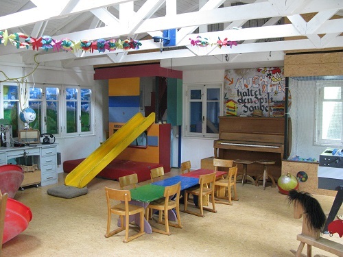 Symbolbild Innenraum Baracke Spielplatz Längmuur